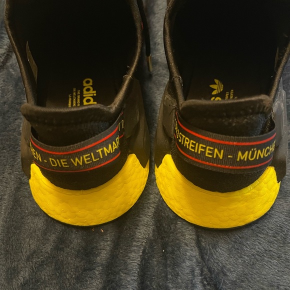 adidas NMD R1 V2 - Picture 2 of 4